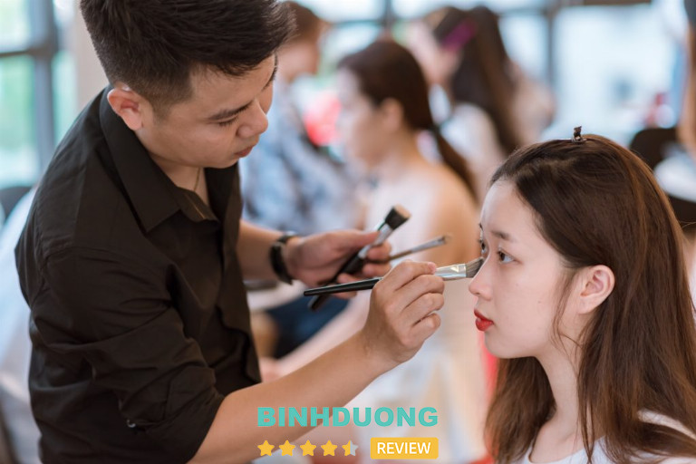 Jony Van Makeup & Academy tại Bình Dương