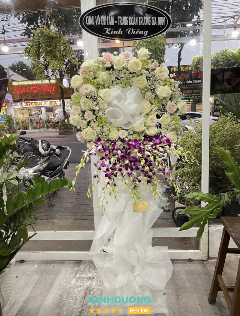 kệ hoa chia buồn của Thiên Đường Hoa Thủ Dầu Một