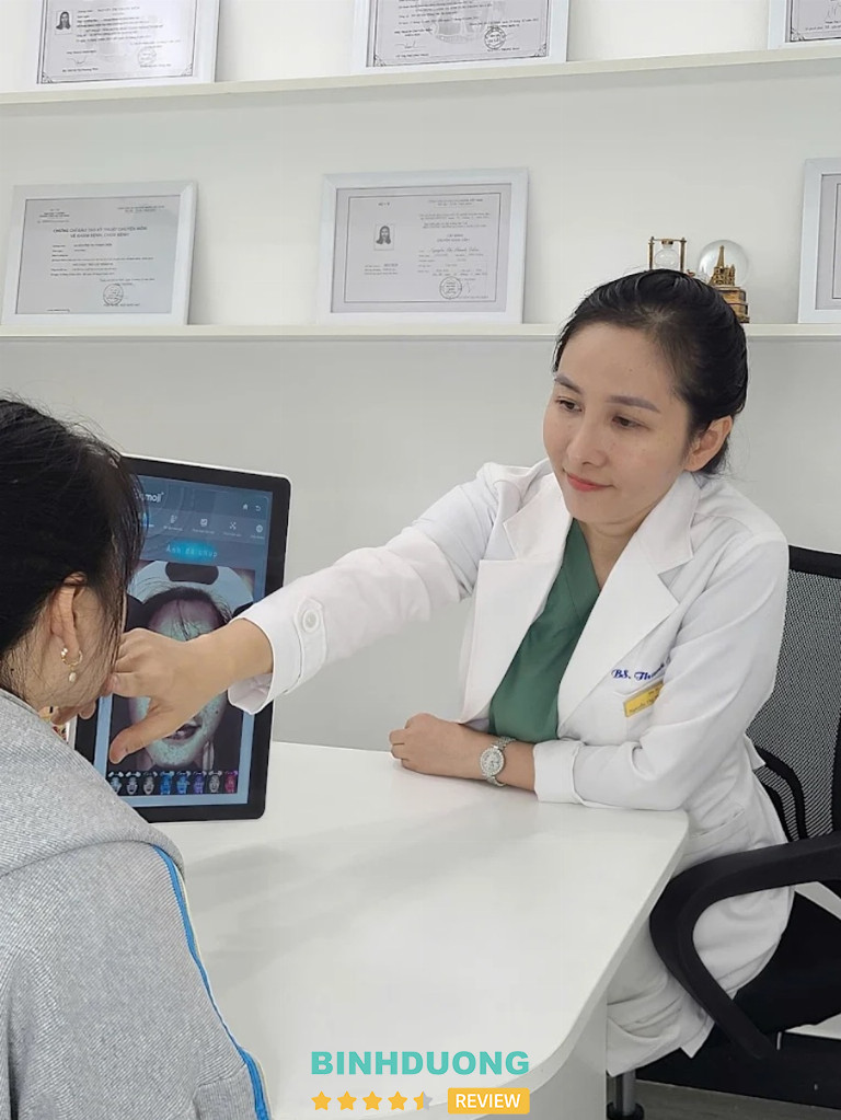 Trực tiếp thăm khám, tư vấn, thực hiện dịch vụ là Dr. Diễm - Bác sĩ da liễu nhiều năm kinh nghiệm