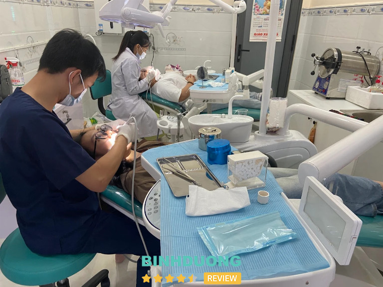 Nha khoa Thanh Mai Thuận An sở hữu đội ngũ bác sĩ giàu kinh nghiệm, tận tâm.